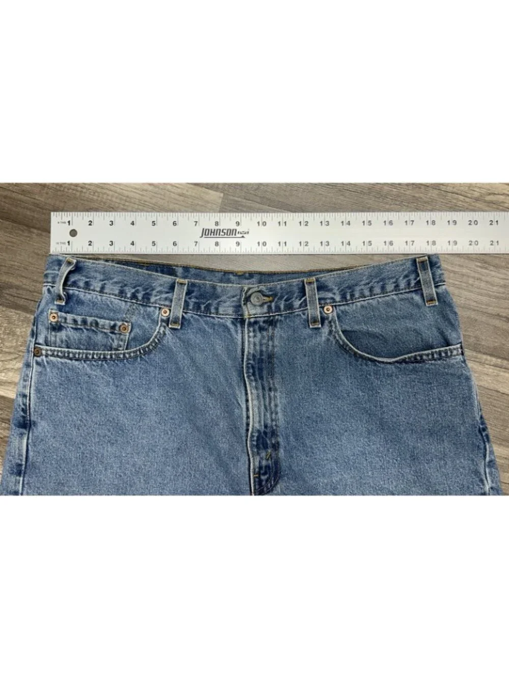 Vintage Levi's 550 Denim Shorts Relaxed Fit Mens 38 Blue 90s USA Made Cotton